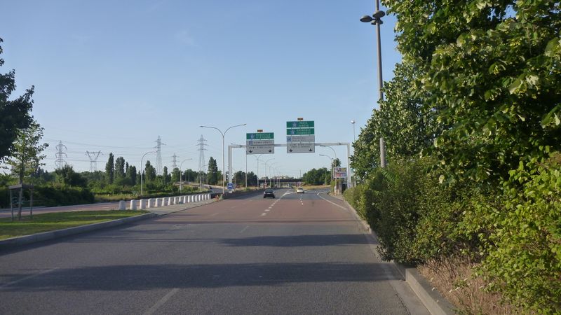 Balisage ViaRhôna sur les quais du Rhône à Lyon, en 2016, mais pas idéalement placé !