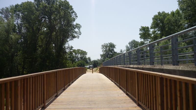 Les bords de l'Isère sont roulables à Bicyclette, Après le lac du Bois de Gramont vers Brignoud.