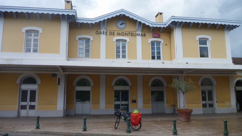 Fanette devant la Gare de montélimar en 2014