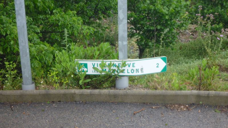 Ayant repris la route depuis Palavas sous les flots, suivons : Villeneuve les Magdelone