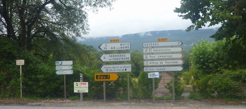 Panneaux ViaRhôna mal placés , mais peut être informatifs pour les ceux venant de Rumilly