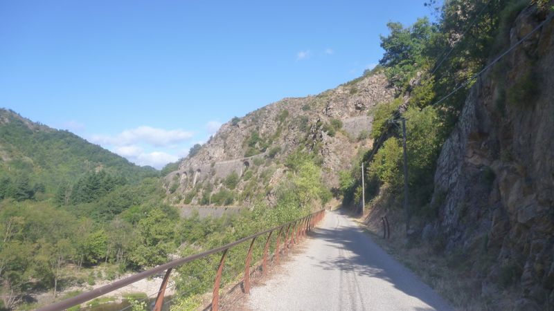 La voie verte dite Docle-via a été nivellée en 2015 : et ca roule pas trop mal