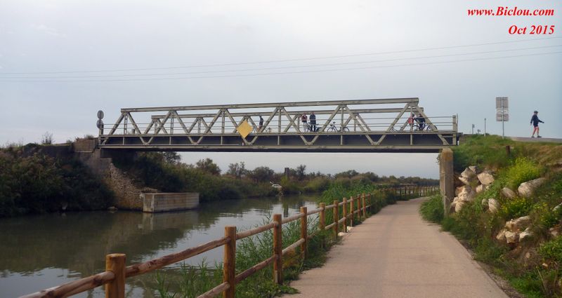 Pont des Touradans au dessus du canal