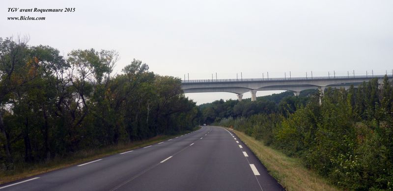 Le TgV juste avant Roquemaure, marque un point de repère sur cette ViaRhôna