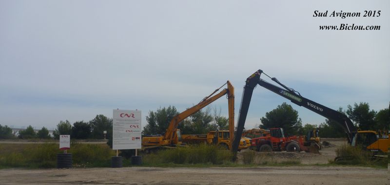 Travaux sur la digue du Rhône au sud d'Avignon en 2015, mais pas encore ViaRhôna