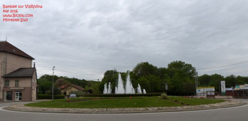 ViaRhôna tangente les giratoires à jets d'eau de Morestel en 2016