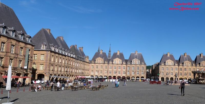 Place Ducale en 2017, à Charleville-Mézières