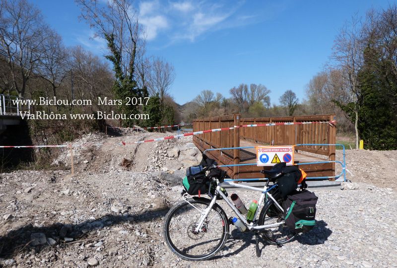 petit pont de bois sur ViaRh&ocirc;na Baix 2017