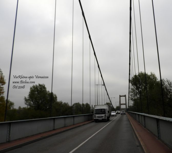 Sur ViaRhôna pont de Vernaison vers Solaize, serrez la droite le guidon et .. les fesses