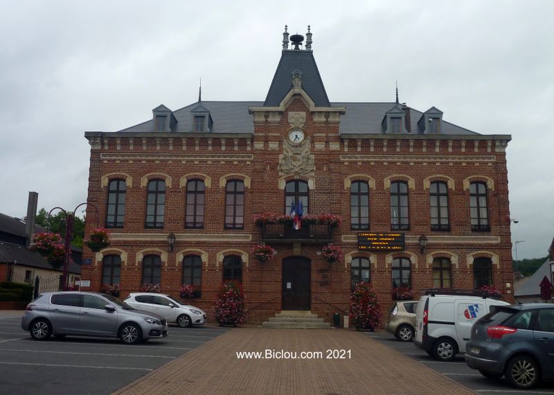 Zolie mairie de briques