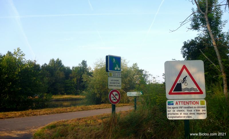 Noyon ; retour au bord du canal lat&eacute;ral &agrave; l'Oise . et gare &agrave; la chute .