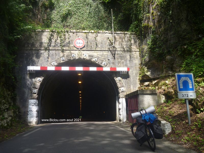 Passage d&eacute;licat, avant les gorges de la Loue