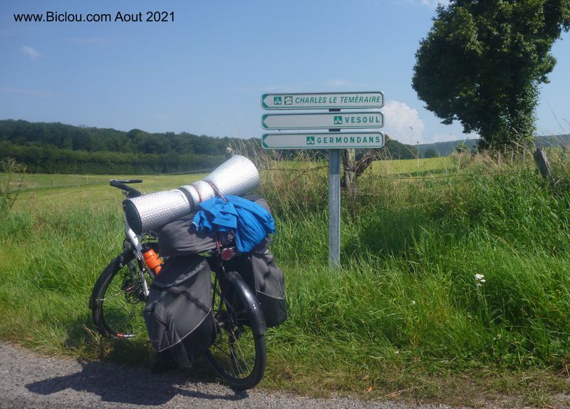 Avant Vesoul, On tombe sur la v&eacute;loroute : 50; dite charles le t&eacute;m&eacute;raire