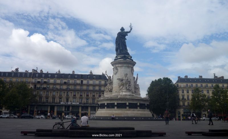 Paris : place de la R&eacute;publique