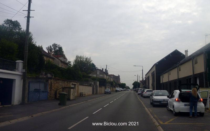 En France : &agrave; quoi peuvent bien servir les trottoirs ?