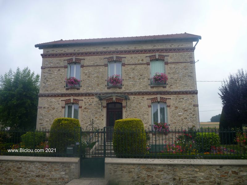 Zolie maison de pierres