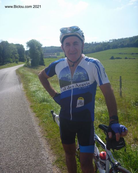 Maillot du col des Aravis, rencontr&eacute; chez ce cyclo du Revermont
