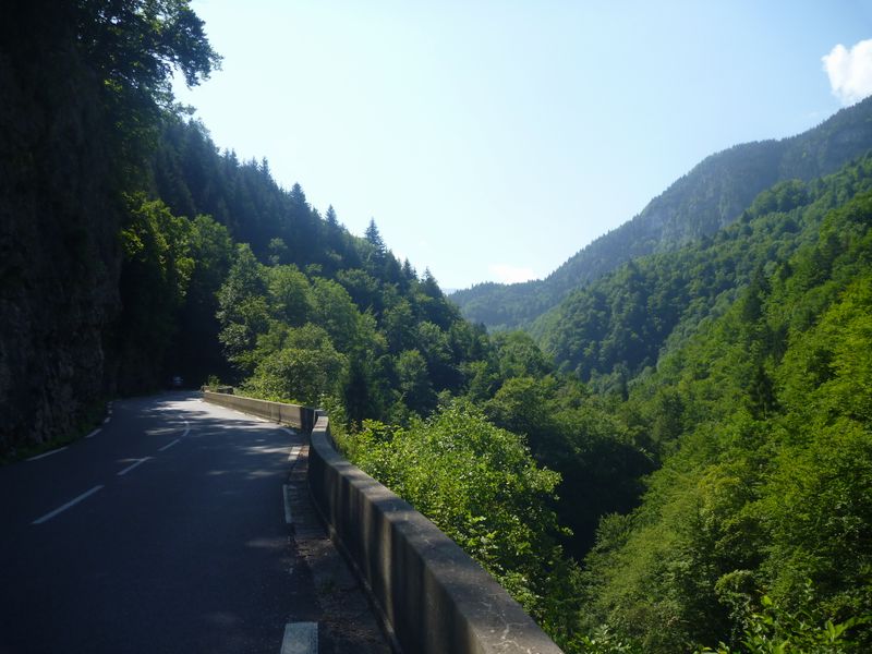 On a pass&eacute; Bonneville et st Pierre en Faucigny, nous sommes sur le D 12, vall&eacute;e du Borne vers le Petit Bornand