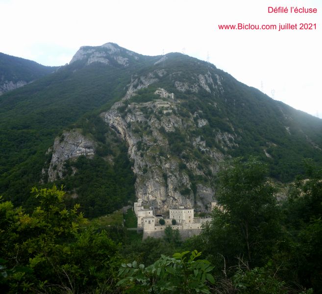 D&eacute;fil&eacute; de l'&eacute;cluse et son Fort