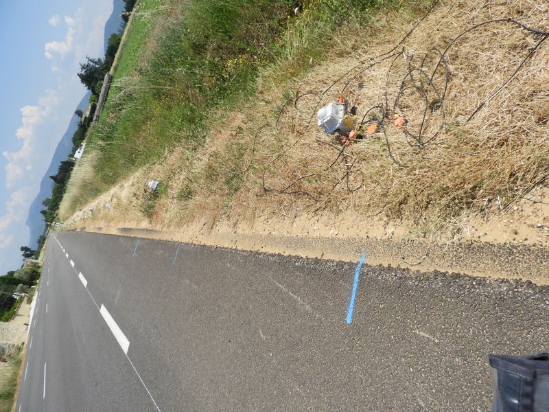 Pas compris &agrave; quoi servent ces fils le long de la route D 540 ..