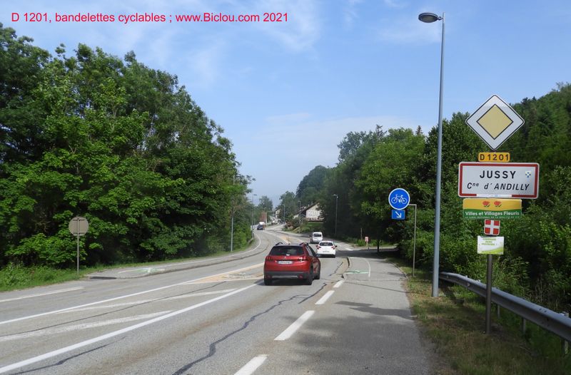 Bandes cyclables le long de la D 1201 &agrave; Jussy (Andilly)