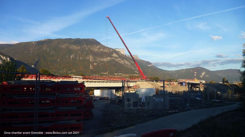 Gros chantier au dessus de l'Is&egrave;re &agrave; Grenoble