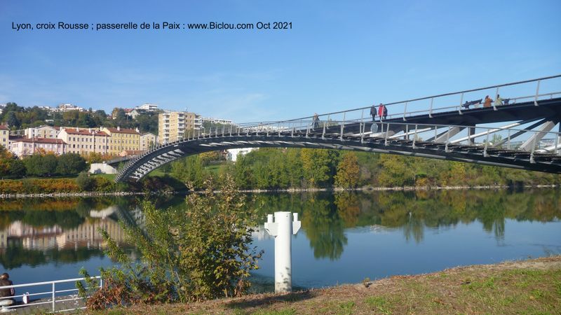 Lyon : croix Rousse vue de la passerelle de la paix