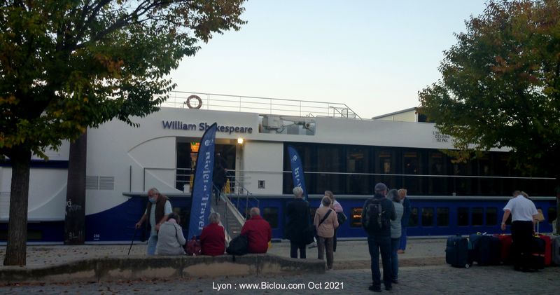 Lyon : en voiture Simone pour une croisi&egrave;re fluviale