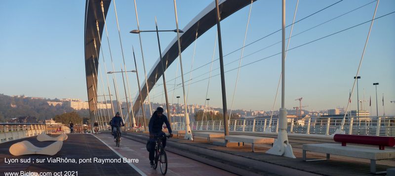 Lyon sud, sur le pont Raymond Barre