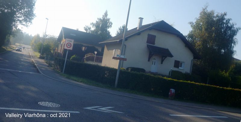 Sur ViaRh&ocirc;na, &agrave; Valleiry, balisage enfin pos&eacute;, bravo ..