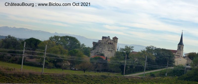 Ch&acirc;teauBourg (Ard&egrave;che) , le Vercors en toile de fond