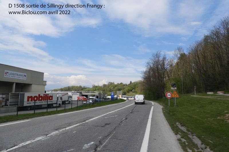 D 1508 &agrave; la sortie de Sillingy , direction Frangy : Vous voyez Une voie dite verte ou piste cyclable ?