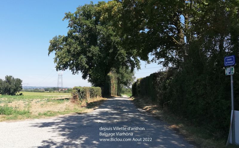 Depuis Villette d'Anthon, le balisage ViaRh&ocirc;na est correct .. enfin en 2022 .. 15 ans !