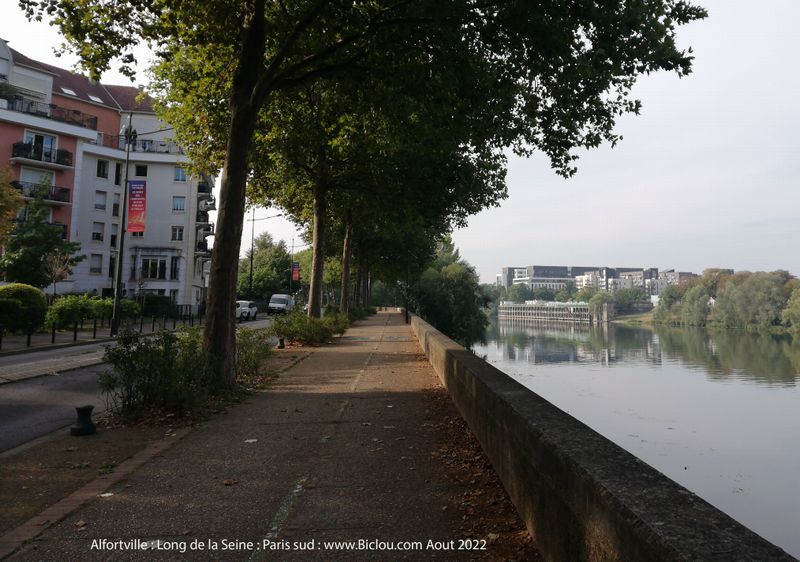 Alfortville : en route vers le Sud-Est ; voie verte en Bords de Seine