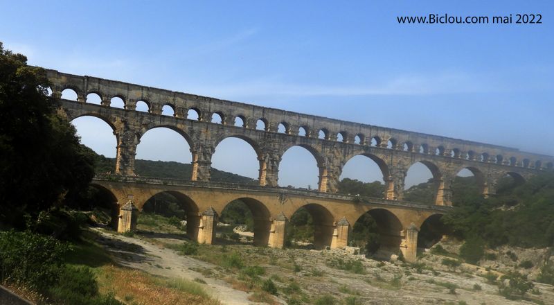 Le Pont du Gard .. bien sur ..