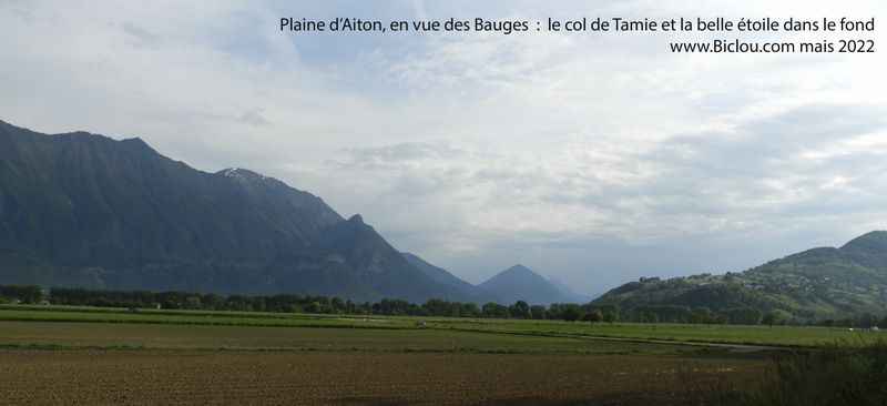 Dernier regard arri&egrave;re sur les Bauges, la Belle &eacute;toile la plaine d'Aiton (combe de Savoie)