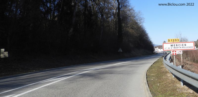 Apr&egrave;s avoir s&eacute;rr&eacute; les fesses et le guidon sur la D 1203 : Mercier (comune de st martin bellevue)