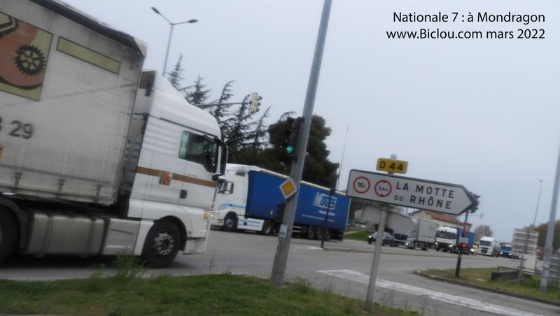 Nationale 7, &agrave; Mondragon : Heureux ?