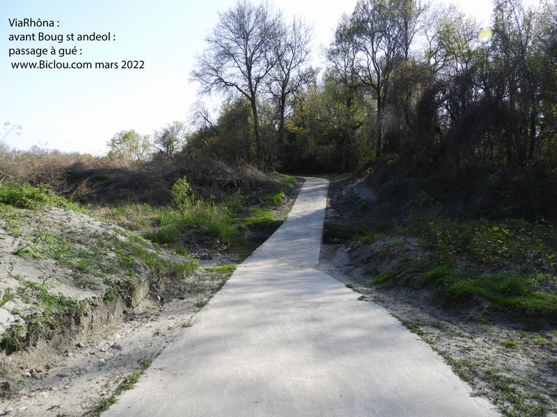 ViaRh&ocirc;na, peu avant Bourg saint And&eacute;ol, passage &agrave; gu&eacute;, sans eau, ce jour