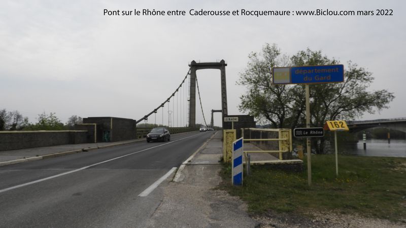 Pont sur le Rh&ocirc;ne, presque cyclable, &agrave; Roquemaure - Caderousse