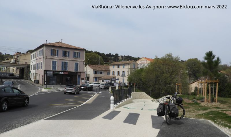 ViaRh&ocirc;na : Villeneuve Les Avignon, am&eacute;nagements cyclables en 2021-221