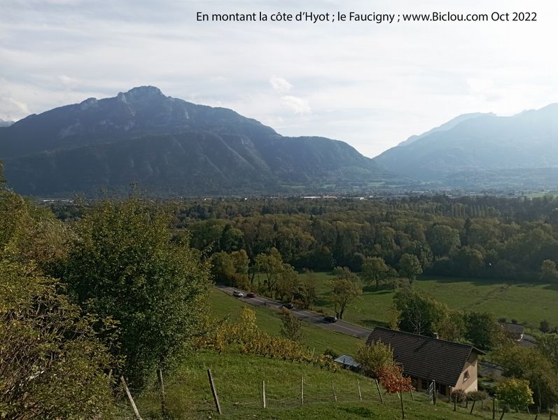 En montant la c&ocirc;te d'Hyot : Le Faucigny, l'Arve y coule encore