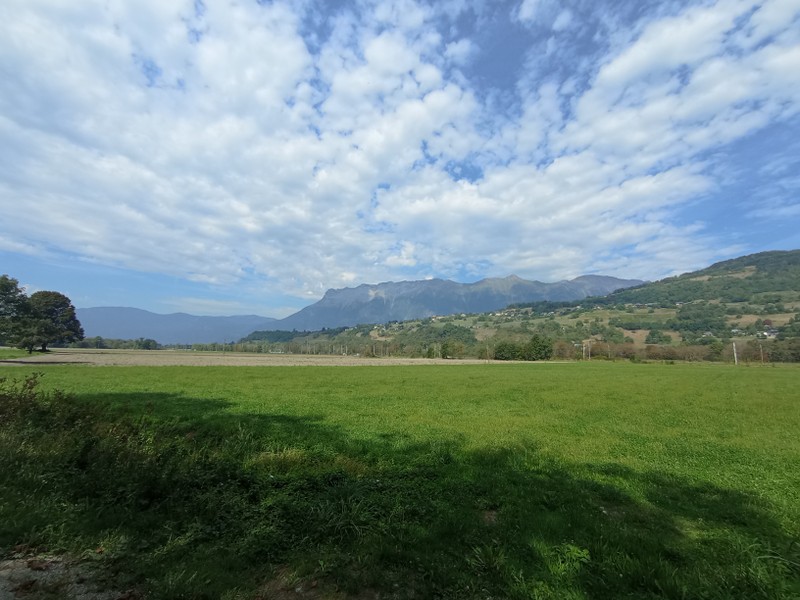 Vue sur Aiton, les Bauges depuis la croix d'Aiguebelle (Savoie)