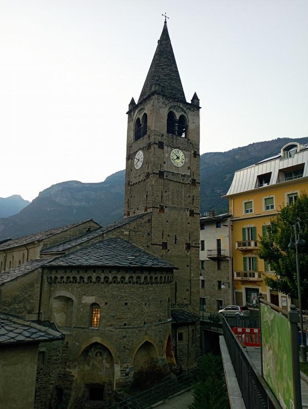 Eglise et clocher de Saint Vincent (Vallée d'Aoste)