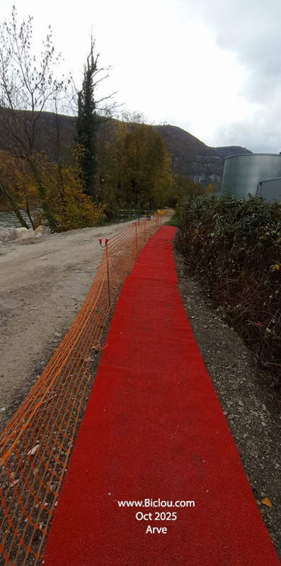 Tapis rouge pour les cyclistes en bord de l'Arve