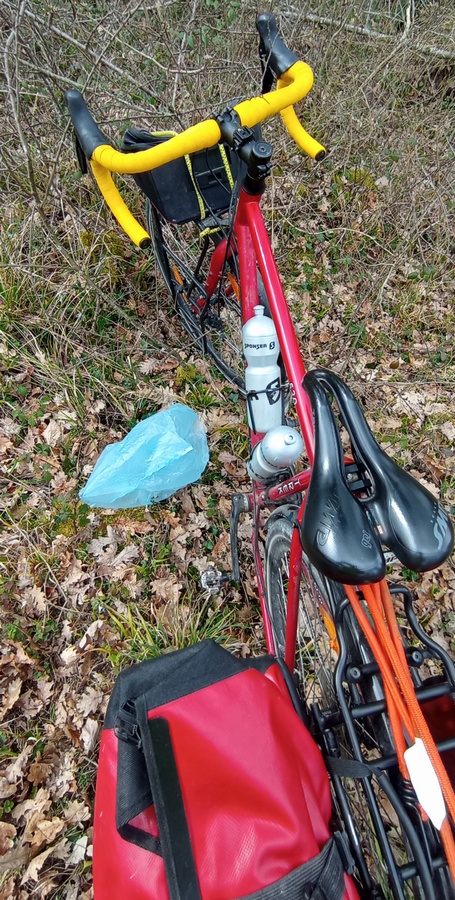 Quand Renato se penche sur un plastique qui traine ..