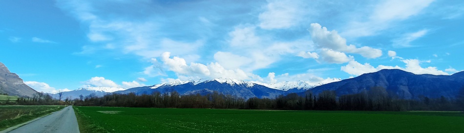 En combe de Savoie, vue sur Les montagnes de Maurienne