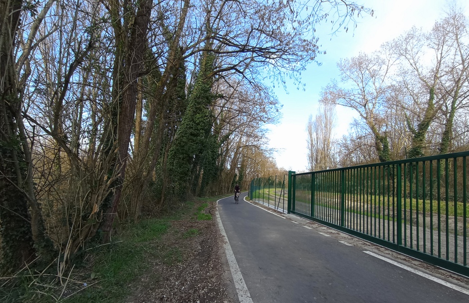 Arrivée à Lyon par Viarhôna, zont refait la chaussée !