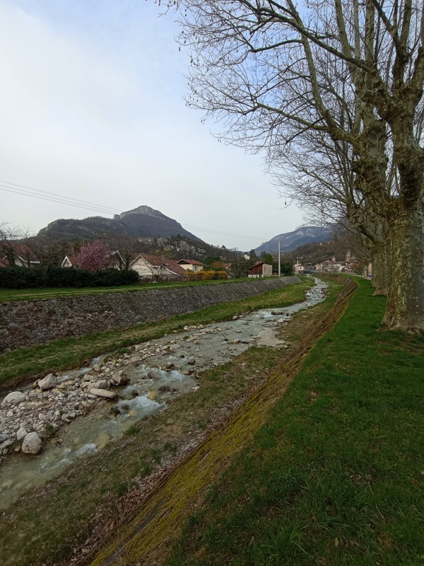 La Roize du côté de Voreppe , attention torrent qui peut être dangereux ..