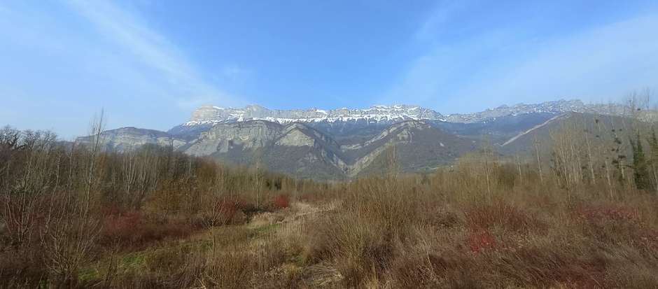 Vue sur le Chartreuse depuis le Grésivaudan et la vélo route V63